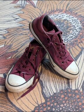 Converse Women's Burgundy Low-Top Canvas Sneaker Bundle